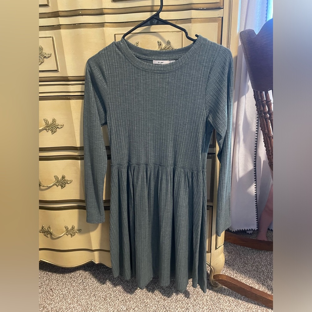 Long sleeve short gray dress